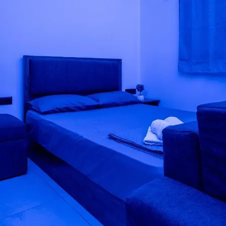 Sylvias Urban Studio Apartment *